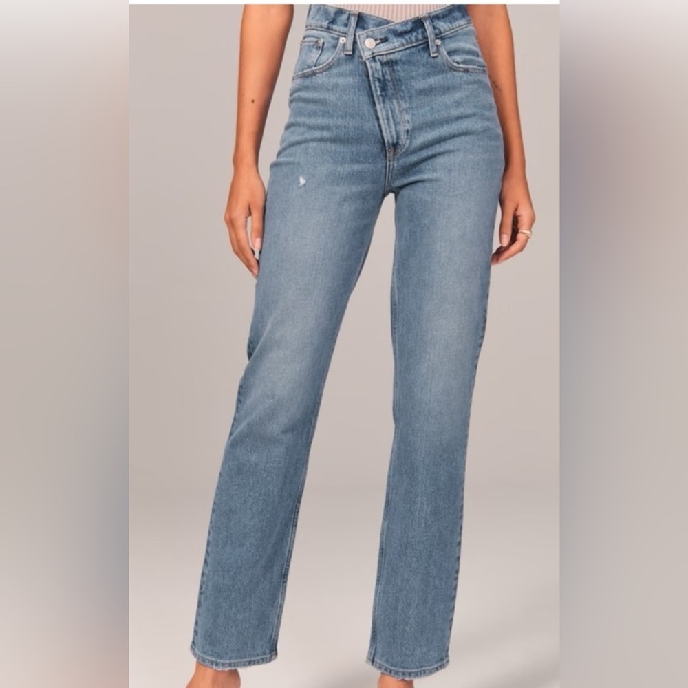 Abercrombie & Fitch Straight Leg Jeans in Light Blue Wash